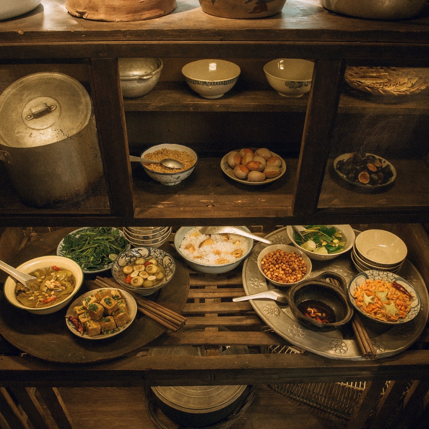 Toa Bếp - Chạn - Mâm
